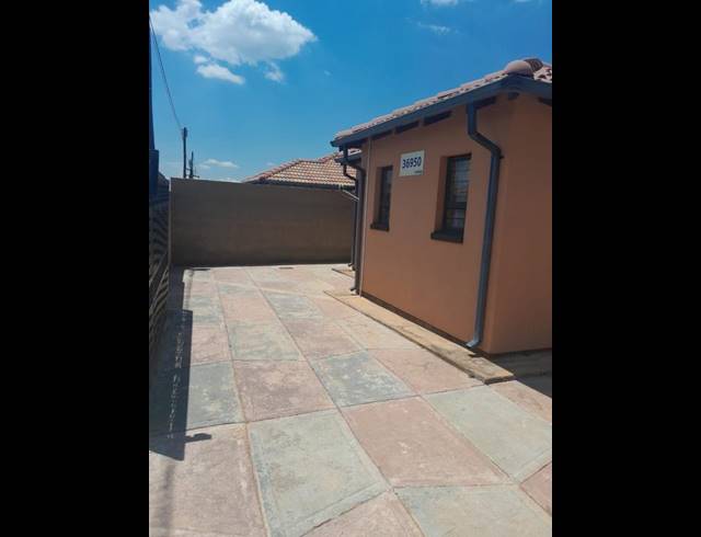 2 BEDROOM PROPERTY TO RENT IN PROTEA GLEN